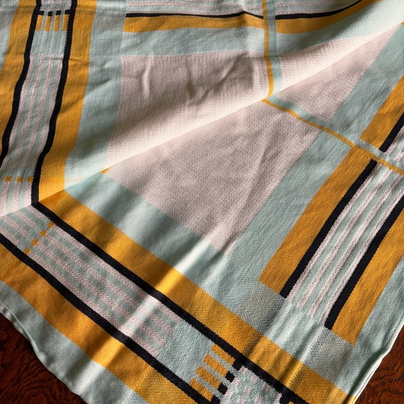Table Linen in Aqua and Yellow - Picture 3 of 7